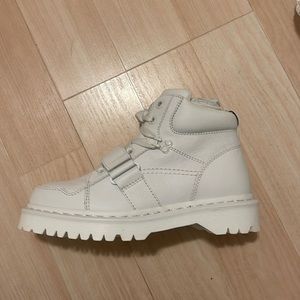 Dr. Martens Zuma II white boots size 9 women’s